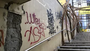 FOCUS: Pasaje pietonale din Bucureşti renovate cu milioane de lei, vandalizate şi transformate în depozite de gunoaie - FOTO, VIDEO