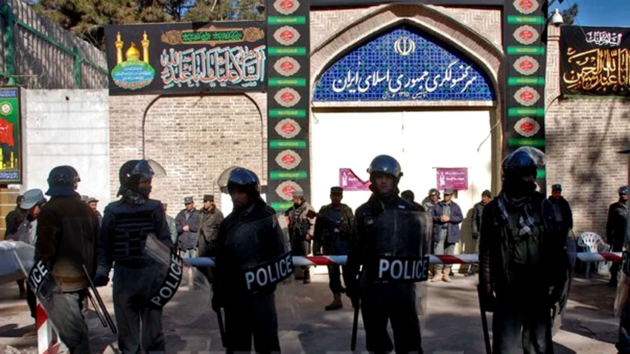 Iranul închide provizoriu un consulat din Afganistan, după ce a fost atacat de manifestanţi