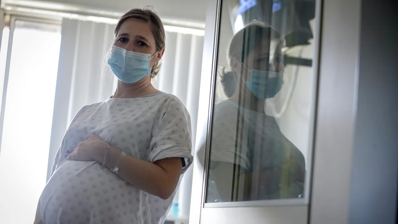 Caz halucinant în vestul ţării. O pacientă gravidă, infectată cu COVID-19, şi-a pierdut viaţa între două spitale. Medicii spun că ar fi putut fi salvată