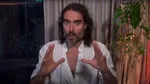 Russell Brand reacționează la acuzațiile de viol și agresiune sexuală: „Legea este folosită ca armă împotriva mea”