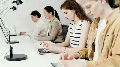 ECONOMIC Eurostat: Românii lucrează în medie 38,2 ore pe săptămână, peste media europeană