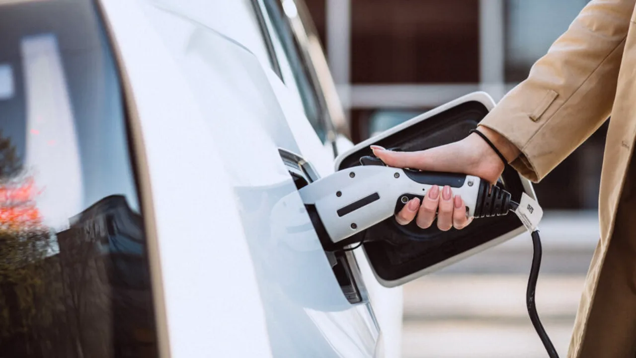 Costinești își modernizează infrastructura cu noi stații de încărcare pentru mașini electrice (P)