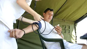 100 de căzuţi în stradă şi leşinuri din cauza caniculei în spaţii publice din Capitală
