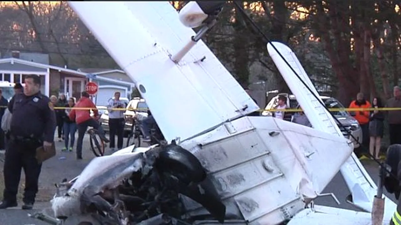 Un avion uşor s-a prăbuşit într-o zonă rezidenţială din New York -  VIDEO