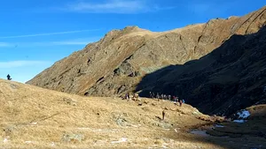 Cabană de vânătoare a lui Nicolae Ceauşescu trasformată în platou de filmare. Scene din filmul „Legenda lui Ochi”, cu Willien Defoe, filmate la Bâlea Lac