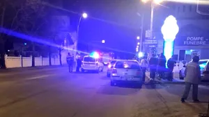 O femeie a murit şi un bărbat a fost grav rănit, în urma unui accident în Piteşti. UPDATE: Şoferul care a fugit de la locul faptei, reţinut 