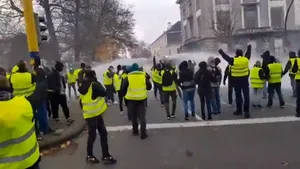 PROTESTE violente la Bruxelles: Mulţimea, dispersată cu tunurile cu apă de forţele de ordine. Zeci de persoane, reţinute | FOTO, VIDEO 