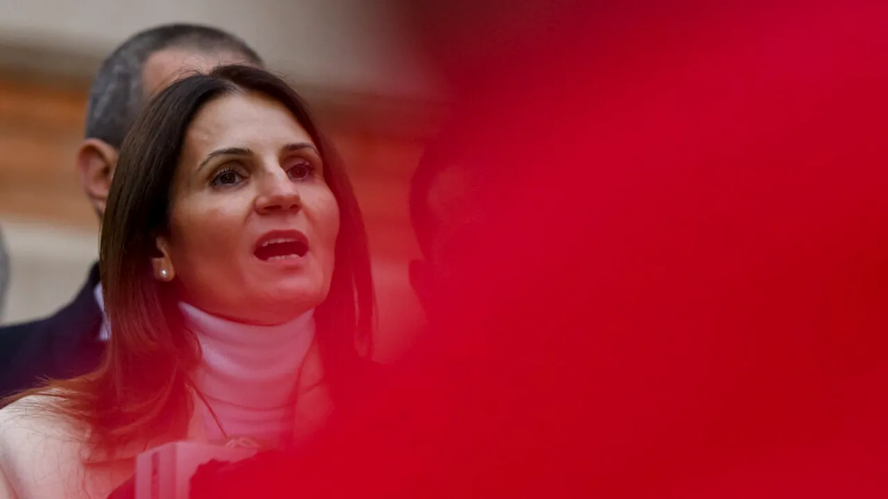 Anca Alexandrescu, înlocuită temporar în grila Realitatea Plus. Fiica patronului intră pe intervalul „Culisele Statului Paralel”