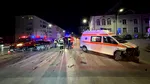 Ambulanţă în misiune, implicată într-un accident cu o maşină în Suceava