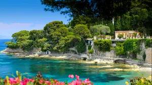 62.000 de euro pe metru pătrat în Marbella! Un singur loc de coastă din Europa e mai scump: peste 100.000 de euro