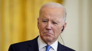 Popularitatea preşedintelui Joe Biden continuă să scadă, în contextul situaţiei sociale şi economice