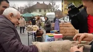 Petre Daea şi-a cumpărat vestă de lână, lucrată manual, de la Piaţa Ţărănească: 