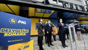 COMENTARIU Marius Oprea / Partidul Naţional Liberal, emasculat, eviscerat. Îl ţine în viaţă USR-PLUS, să-l omoare cînd vrea 