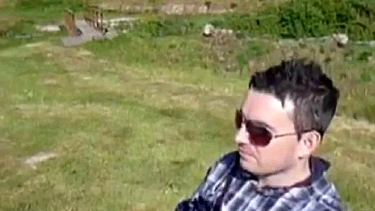 APARIŢIE MISTERIOASĂ: Ce au descoperit doi tineri în filmarea de vacanţă - VIDEO