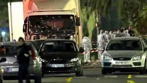 Autorul atacului de la Nisa era singur la bord/ Camionul folosit în atentat are 16 tone şi a lovit cu viteza de 60-70 km/h
