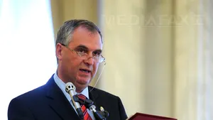 Boc discută cu fostul şi actualul ministru al Comunicaţiilor despre plăţile online