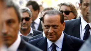 Berlusconi a vorbit cu o româncă la funeraliile victimelor din Sicilia