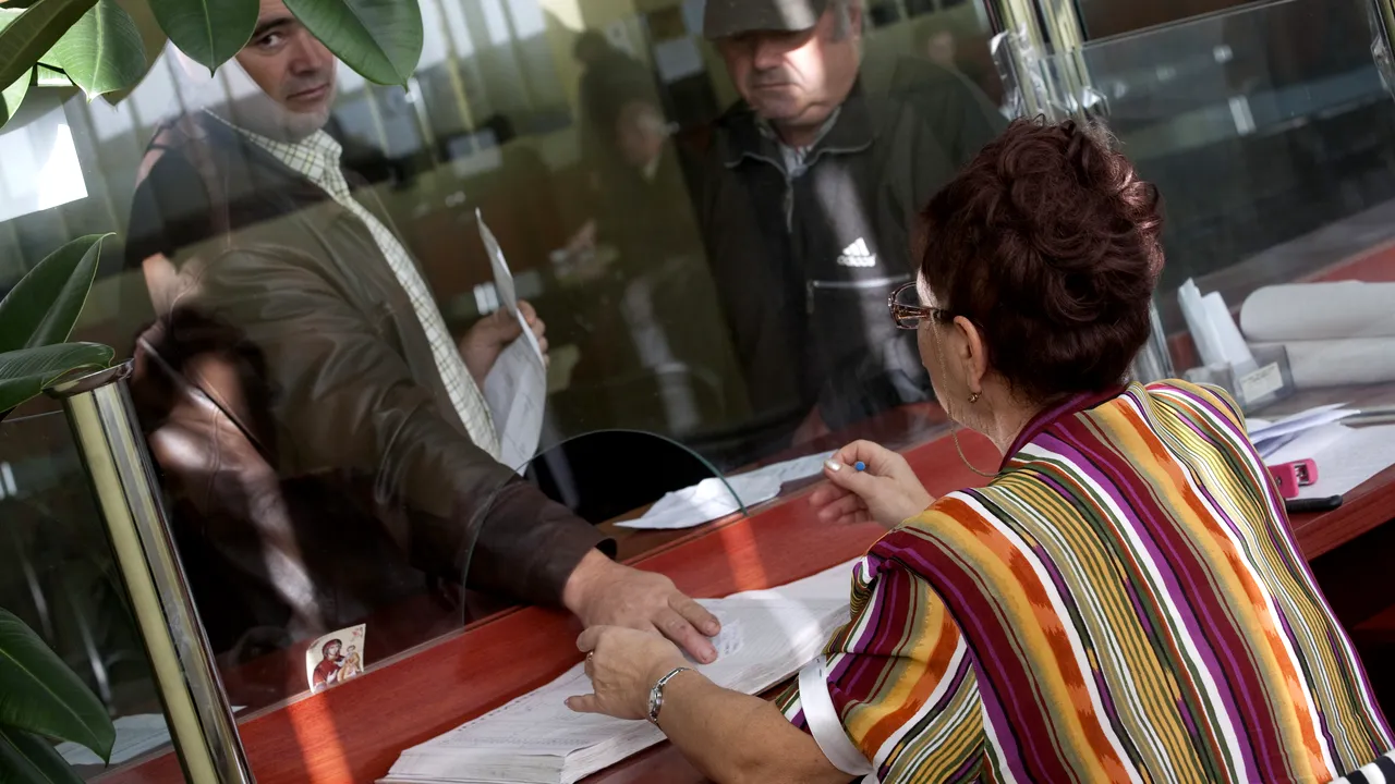 Fluctuaţii în ce priveşte angajările de la stat, în condiţiile în care acesta era un sector liniar