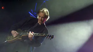 Chitaristul Snowy White concertează la Bucureşti