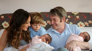 Prima fotografie a bebeluşilor cuplului Sarah Jessica Parker-Matthew Broderick - VIDEO