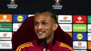 Fotbalistul Romei Wesley, în centrul unui scandal după ce soția îl acuză că a înșelat-o