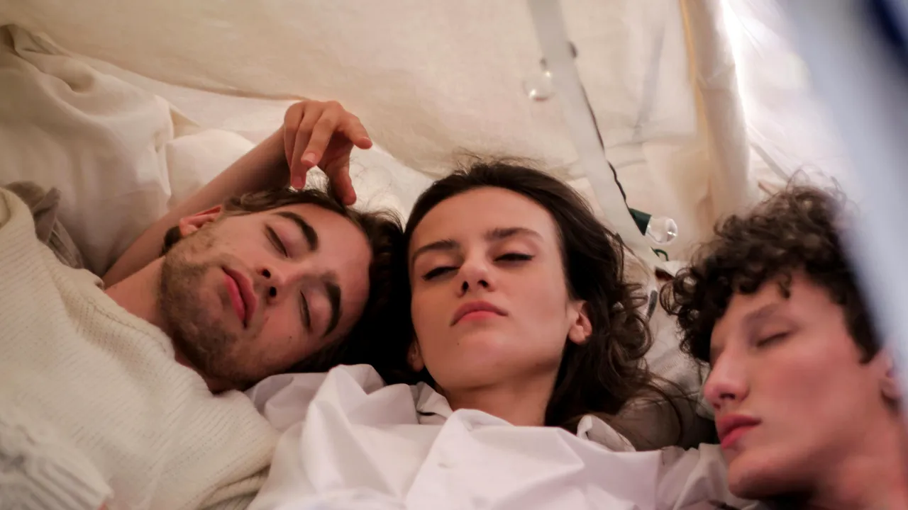 5 semne că tu şi partenerul tău sunteţi pregătiţi pentru relaţiile poliamoroase - şi 6 că nu sunteţi