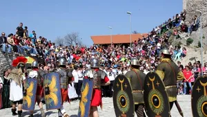 Parade cavalereşti şi spectacole la redeschiderea Cetăţii Deva, după trei ani de lucrări - FOTO