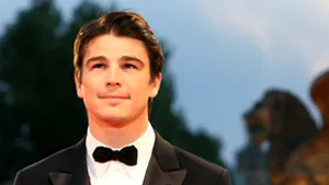 Josh Hartnett şi-a donat telefonul mobil pentru licitaţia de la Balul de Caritate de Halloween