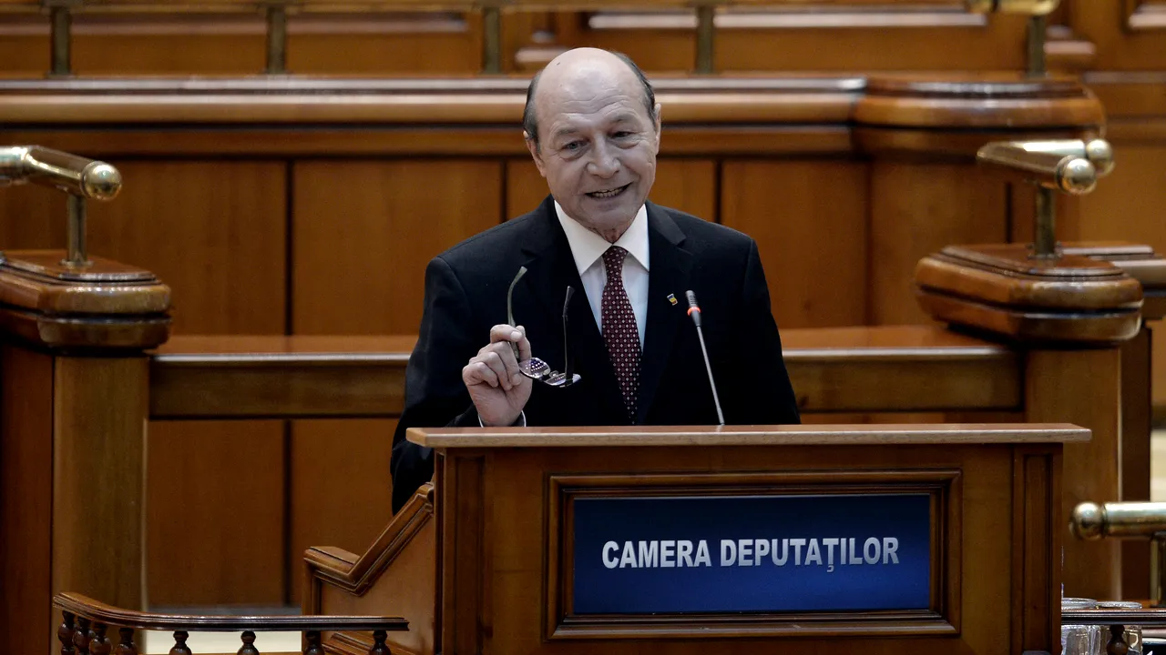 Băsescu: Bugetul arată ca un desen frumos, că e photoshopat. Nu există motivaţie să fie trimis înapoi