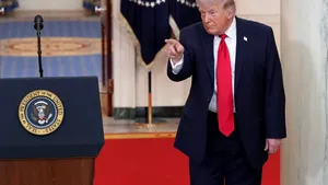 Piețele globale scad, iar petrolul sare de 110 dolari după avertismentul lui Trump către Iran: „Ceasul ticăie”