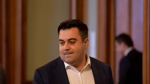 Șpaga de la RAR ar fi fost negociată pe butoane de telecomandă: „Când am fost la el în curte, el a zis 9, tu mi-ai zis de 6 – știi?”