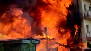 Incendiu puternic izbucnit la o biserică din Constanţa