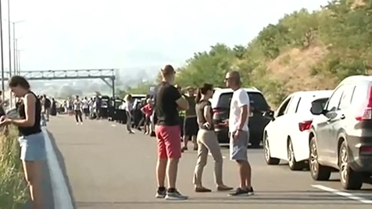 Află că singura frontieră deschisă spre Grecia este blocată de protestatari bulgari