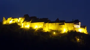 Cetatea Râşnov a fost închisă după ce un balcon s-a prăbuşit cu tot cu perete - VIDEO