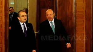 Traian Băsescu şi Emil Boc s-au întâlnit la un hotel din Cluj, alături de mai mulţi membri ai MP. Boc: Nu am discutat politică, a fost o reîntâlnire a doi oameni - FOTO