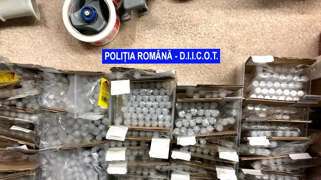 Captură la Giurgiu: Parfumuri false de 700.000 de lei ascunse printre aragaze şi cuptoare în două TIR-uri