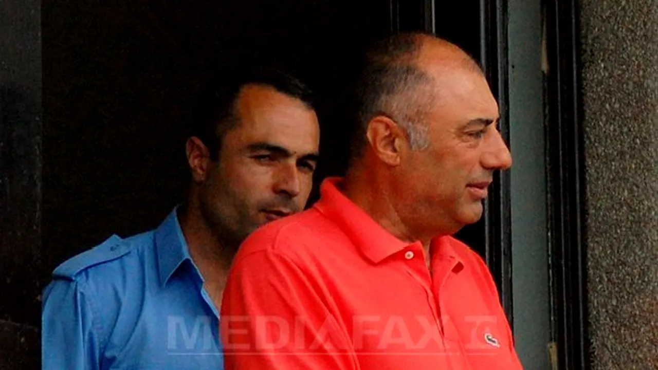 Fostul primar al Craiovei Antonie Solomon a ajuns la sediul IPJ Dolj pentru a fi încarcerat