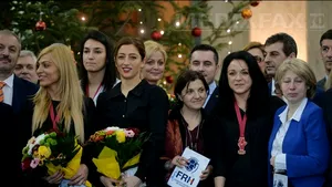 Echipa de handbal feminin a României, câştigătoarea medaliei de bronz la CM, premiată de Guvern. Cioloş: 