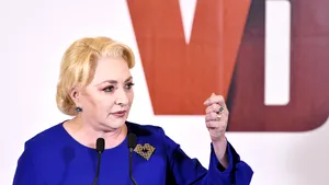 Dăncilă răspunde în română unei întrebări adresate în engleză: Merkel vorbeşte doar în germană