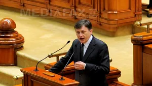 Antonescu: Cine dispreţuieşte Parlamentul dispreţuieşte democraţia şi naţiunea
