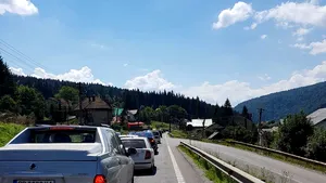 Aglomeraţie între staţiunile montane Predeal şi Buşteni. Se circulă în coloană