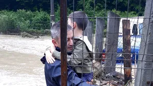 Peste 150 de copii, evacuaţi dintr-o grădiniţă din Argeş, din cauza inundaţiilor | VIDEO, FOTO
