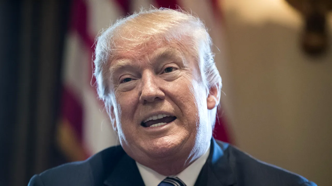 Un fost model Playboy susţine că a avut o aventură sexuală timp de zece luni cu Donald Trump