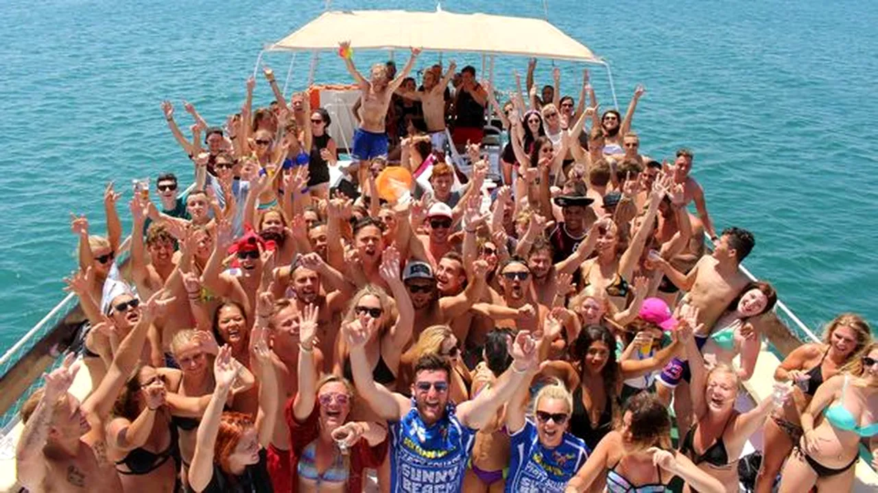 După Ibiza, litoralul Mării Negre, noua atracţie pentru englezi! Alcool şi expunere indecentă la cote maxime