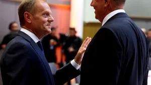 Klaus Iohannis l-a decorat, joi, pe Donald Tusk, fostul preşedinte al Consiliului European
