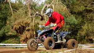 Grup de cehi care se plimbau cu ATV-ul în Maramureş: Operaţiune de salvare a unuia dintre ei, după ce a căzut în prăpastie