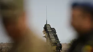 Ministrul Adrian Ţuţuianu anunţă că România va plăti în noiembrie prima rată pentru rachetele Patriot. Un prim sistem va ajunge în ţară anul viitor