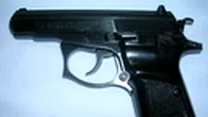 Student, prins în timp ce încerca să vândă un pistol în centrul Capitalei