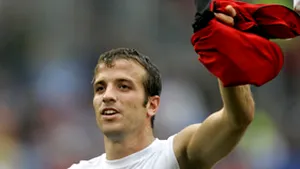 Chivu şi Ibrahimovici încearcă să-l convingă pe Van der Vaart să semneze cu Inter