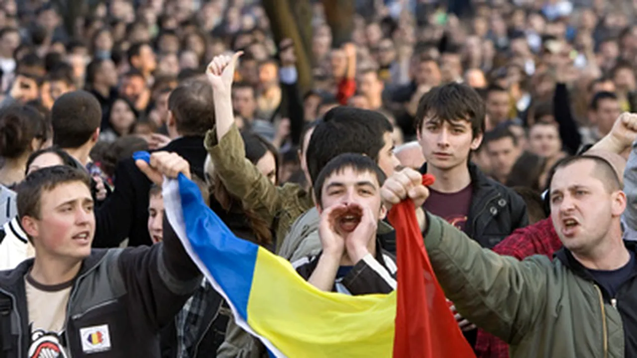 Violenţe la Chişinău: Zeci de mii de moldoveni cer anularea alegerilor